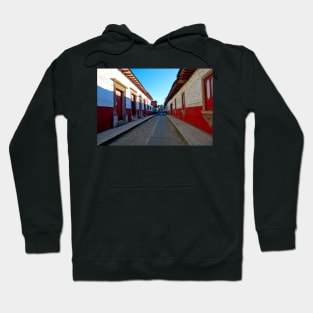 Ruelle dans la ville colonial de Patzcuaro Hoodie